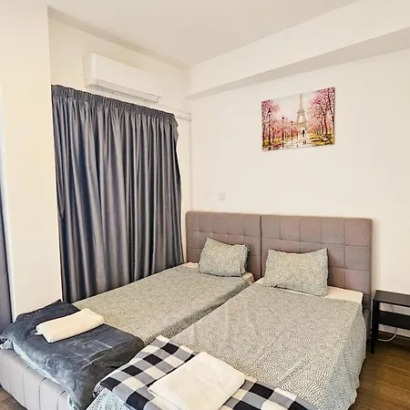 Downtown Rooms, 200m From Marina Pansiyon Larnaca