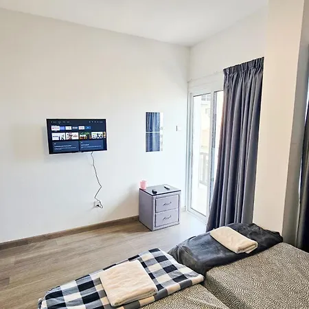 Downtown Rooms, 200m From Marina Larnaka