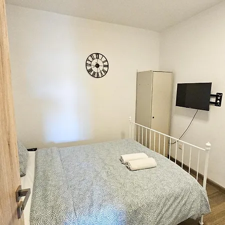 Downtown Rooms, 200m From Marina Pansiyon