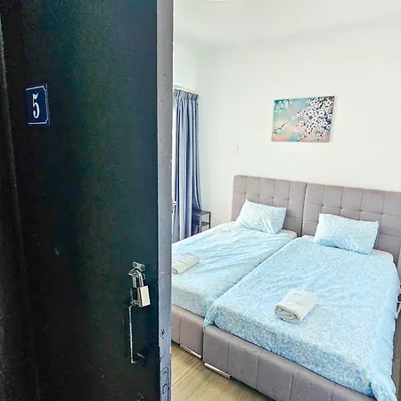 Privatunterkunft Downtown Rooms, 200m From Marina *
