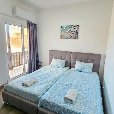 Pansiyon Downtown Rooms, 200m From Marina *