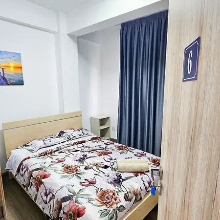 Downtown Rooms, 200m From Marina Pansiyon Larnaca