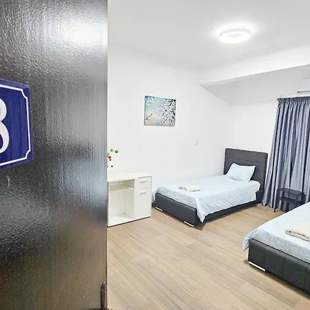 Pansiyon Downtown Rooms, 200m From Marina