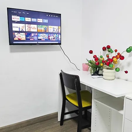 Downtown Rooms, 200m From Marina Pansiyon